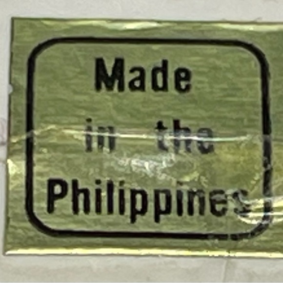 New Earrings Bayong wood Unique design dangle earrings. Lightweight material - Picture 3 of 3